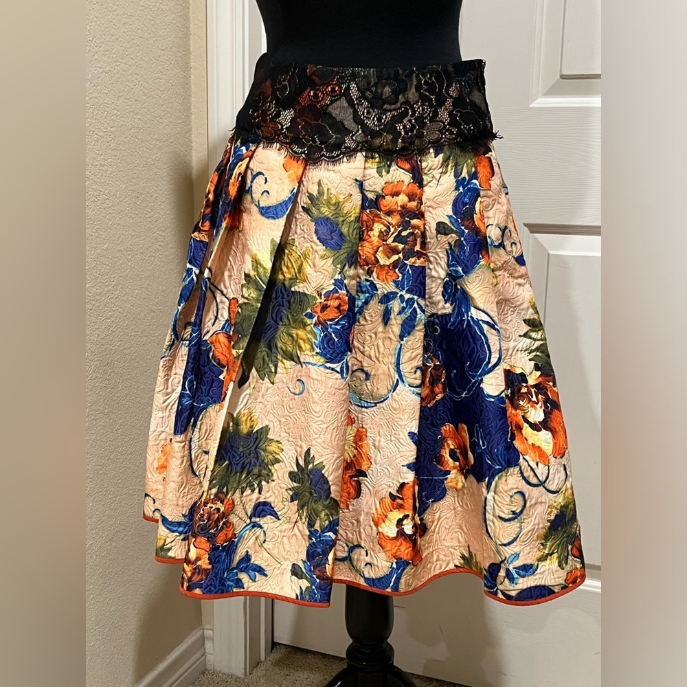W.S.F.M. FLORAL JACQUARD/BROCADE, TEA LENGTH SOPHISTICATED PLEATED SKIRT, SIZE M